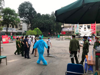 Cận cảnh chốt chặn khu vực cách ly phòng dịch Covid-19 tại Bệnh viện Bạch Mai
