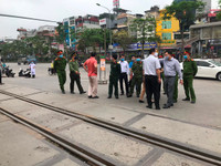 Cận cảnh chốt chặn khu vực cách ly phòng dịch Covid-19 tại Bệnh viện Bạch Mai