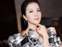 MC Thanh Mai diện váy cắt xẻ táo bạo đầy quyến rũ