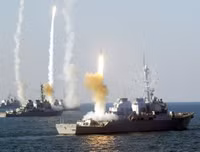 Mỹ bất ngờ triển khai vũ khí cực mạnh tới Syria, khiến Nga lo lắng (2)