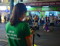 Ghi hình xử phạt hành vi xả rác nơi công cộng ở Hà Nội