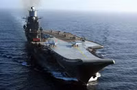 [ẢNH] Tàu sân bay Đô đốc Kuznetsov bốc cháy, thêm nhát cứa vào vết thương của hải quân Nga