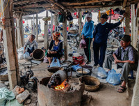 Độc đáo nghề rang ngũ cốc chợ Nủa