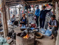 Độc đáo nghề rang ngũ cốc chợ Nủa