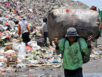 [ẢNH] Cận cảnh cuộc sống vất vả mưu sinh tại bãi rác lớn nhất thế giới