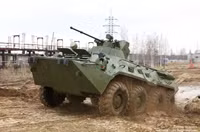 [ẢNH] Xe bọc thép BTR-82A của Nga né thiết giáp Mỹ tại Syria