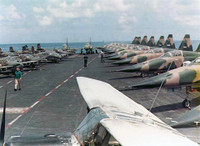 [ẢNH] Siêu tàu sân bay Mỹ rút đi mang theo hơn 100 máy bay VNCH tháng 4-1975