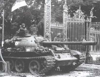 [ẢNH] Ít ai biết xe tăng húc đổ cổng Dinh Độc Lập không phải là vũ khí do Liên Xô sản xuất