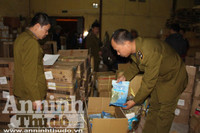 Cận cảnh hơn 4 tấn hương liệu, phụ gia pha chế trà sữa không rõ nguồn gốc