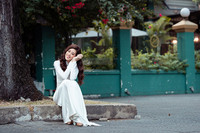 Hoa hậu Khánh Vân duyên dáng trong tà áo dài dạo phố ngày cận Tết