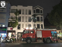 Cảnh sát PCCC dập tắt đám cháy tại cửa hàng thời trang ở Hà Nội chỉ sau 10 phút