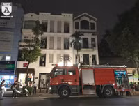 Cảnh sát PCCC dập tắt đám cháy tại cửa hàng thời trang ở Hà Nội chỉ sau 10 phút