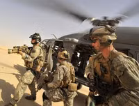 Mỹ bất ngờ triển khai vũ khí cực mạnh tới Syria, khiến Nga lo lắng (2)