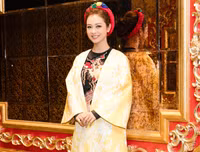 Diện áo dài trăm triệu đồng, Jennifer Phạm 