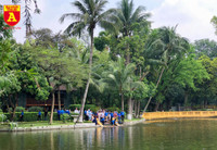 Thăm khu di tích nhà sàn Bác Hồ ở Hà Nội