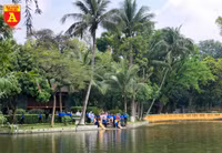 Thăm khu di tích nhà sàn Bác Hồ ở Hà Nội