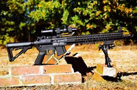 Siêu súng kết hợp giữa hai khẩu súng trường nổi tiếng nhất thế giói AK-47 của Nga và M-16 của Mỹ