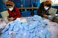 [ẢNH] Trung Quốc gửi 2,2 triệu khẩu trang, 50.000 bộ kit xét nghiệm tới châu Âu chống Covid-19