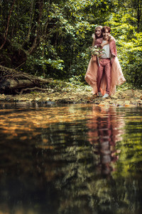 Ca sĩ Thu Thủy và hôn phu kém tuổi tung bộ ảnh cưới lung linh