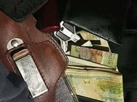 [ẢNH] Đặc nhiệm Mỹ kéo thi thể tướng Iran khỏi xe sau khi bị trúng tên lửa