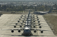 Choáng ngợp trước quy mô phi đội máy bay vận tải chiến lược của Mỹ