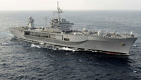 [ẢNH] Soái hạm Mỹ chạm trán tàu Trung Quốc khi đi qua Biển Đông