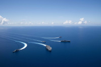 [ẢNH] Nhóm tác chiến tàu sân bay Mỹ rầm rập tập trận trên biển Đông