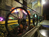 Không gian độc đáo của quán cà phê làm từ đồ tái chế