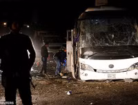 [Ảnh] Cận cảnh hiện trường vụ xe chở du khách Việt bị đánh bom ở Ai Cập