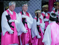 Kì lạ nghi lễ tôn thờ súng đạn tổ chức ở nhà thờ của Mỹ