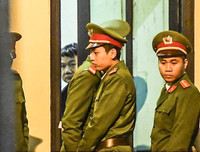 Hình ảnh cách ly bị cáo trong phiên tòa xử ông Đinh La Thăng và đồng phạm