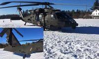 [ẢNH] Xe trượt tuyết đâm rách đuôi trực thăng Mỹ