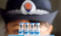 [ẢNH] Chấn động khi phát hiện 12.000 chai huyết tương nhiễm HIV