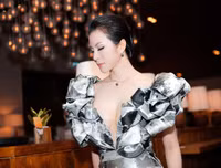 MC Thanh Mai diện váy cắt xẻ táo bạo đầy quyến rũ