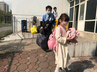 [Ảnh] 15 công dân hoàn thành cách ly tập trung tại bệnh viện CATP Hà Nội được trở về nhà