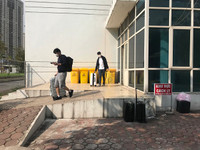 [Ảnh] 15 công dân hoàn thành cách ly tập trung tại bệnh viện CATP Hà Nội được trở về nhà