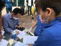 [Ảnh] 15 công dân hoàn thành cách ly tập trung tại bệnh viện CATP Hà Nội được trở về nhà