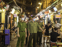 Công an Hà Nội tuần tra, tuyên truyền phòng chống dịch Covid-19