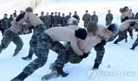 Xem thủy quân lục chiến Hàn Quốc- Mỹ mình trần tập trận mùa đông