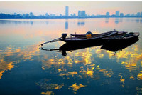 Sắc màu hồ Tây