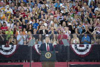 [ẢNH] Máy bay Mỹ bay rợp trời trong ngày mừng quốc khánh lịch sử