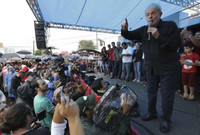 Nổ súng vào đoàn xe của cựu Tổng thống Brazil Lula da Silva