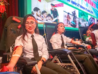 [ẢNH] Ấn tượng mạnh với hình ảnh nữ Công an Thủ đô hiến máu cứu người