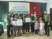 Sẻ chia yêu thương với trẻ em kém may mắn