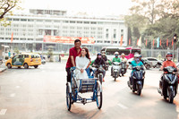 Hoa hậu Khánh Vân duyên dáng trong tà áo dài dạo phố ngày cận Tết