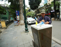 Thích thú với trụ nước sạch uống liền miễn phí ở Hà Nội