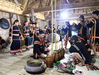 Đặc sắc lễ lên nhà Rông ở Hà Nội