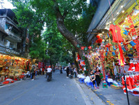 Phố Hàng Mã rực rỡ sắc màu đón Giáng sinh