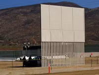 Cận cảnh nguyên mẫu các bức tường Mỹ sẽ xây dọc biên giới Mexico