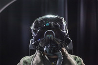 [ẢNH] Thấy gì qua chiếc mũ 9 tỷ đồng dành cho phi công chiến đấu cơ F-35?